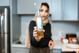 Doseur huile cuisine : verre doseur, spray et bec verseur