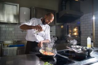 Doseur huile cuisine : verre doseur, spray et bec verseur