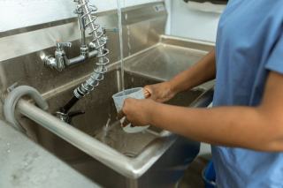 Entretien verre doseur : garder graduations et hygiène parfaites