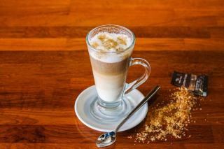 Verre doseur café : doser eau et lait pour un café parfait