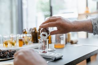 Verre doseur pharmacie : mesurer médicaments liquides en ml